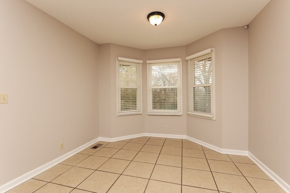 2406 Hillmont Dr - Photo 6 of 16