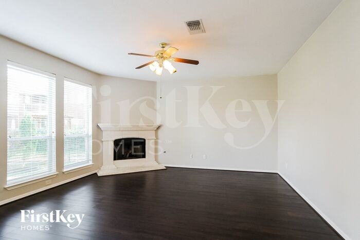 18206 Bluewater Cove Dr - Photo 3 of 15