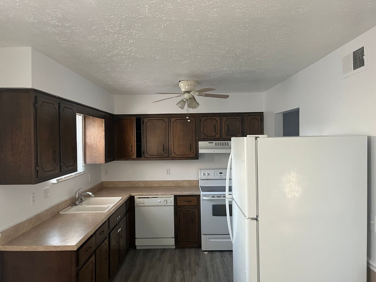 280 Berkley Court - Photo 2 of 8