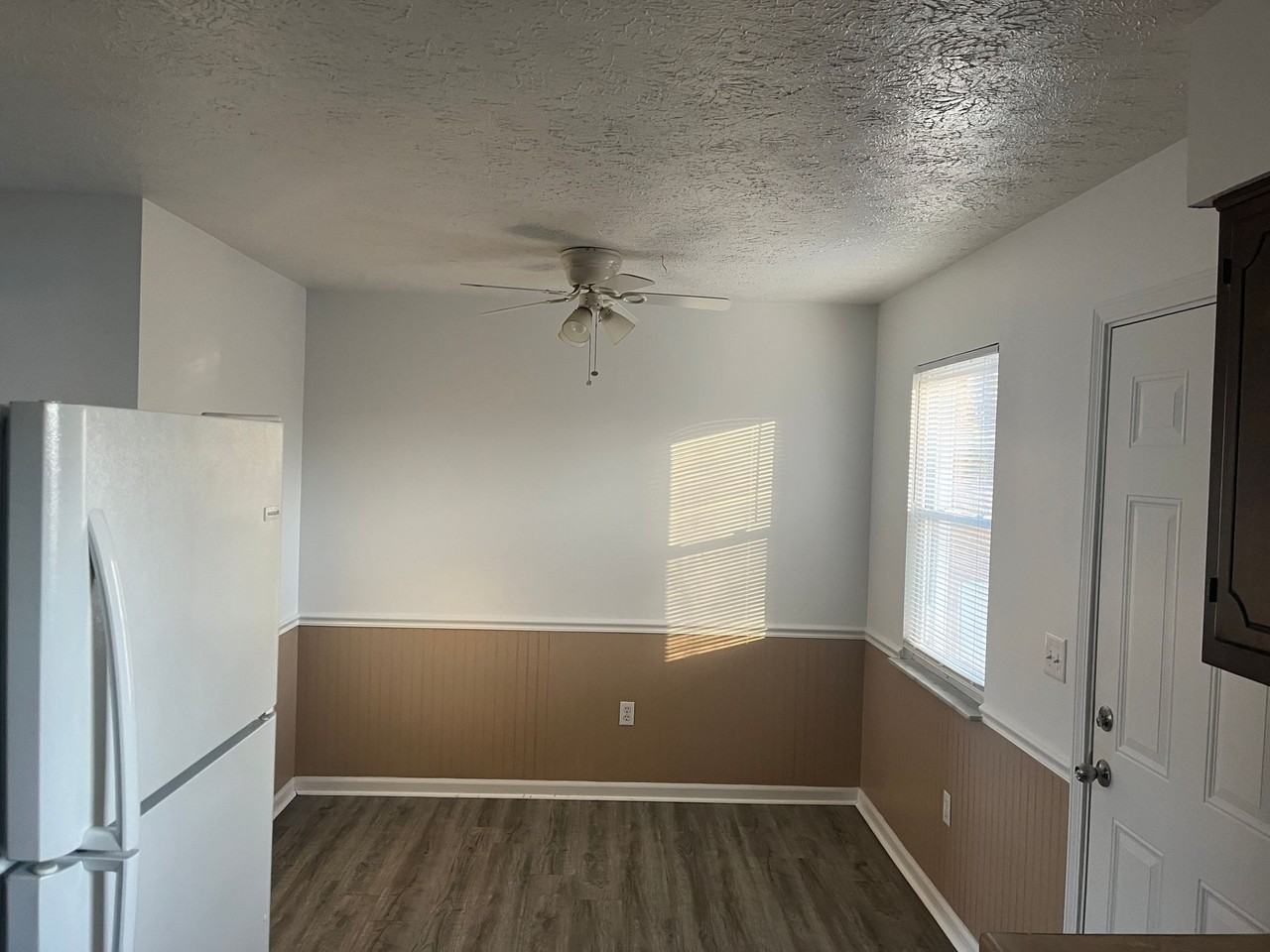 280 Berkley Court - Photo 3 of 8