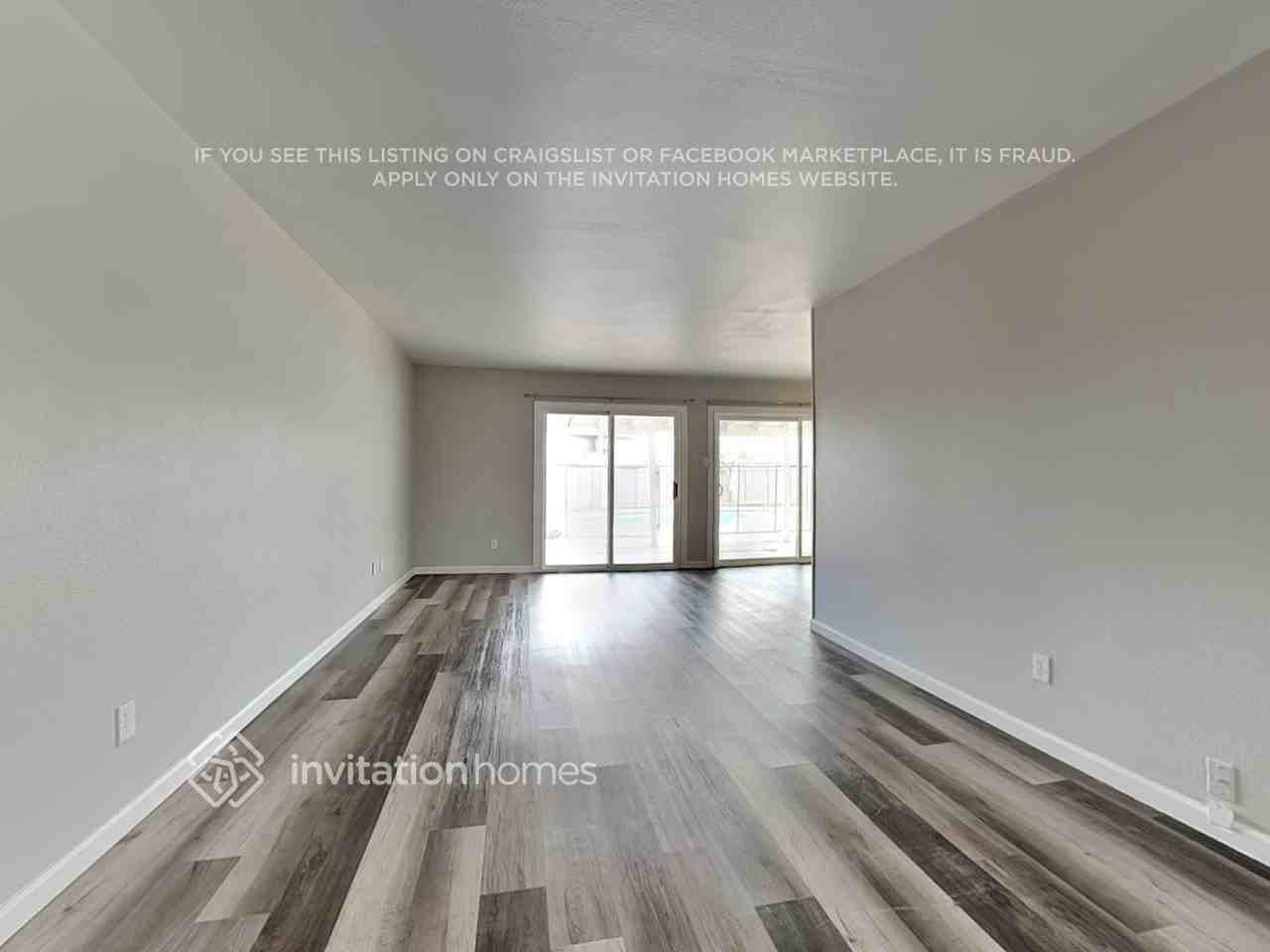 11038 N 42nd Ave - Photo 3 of 21