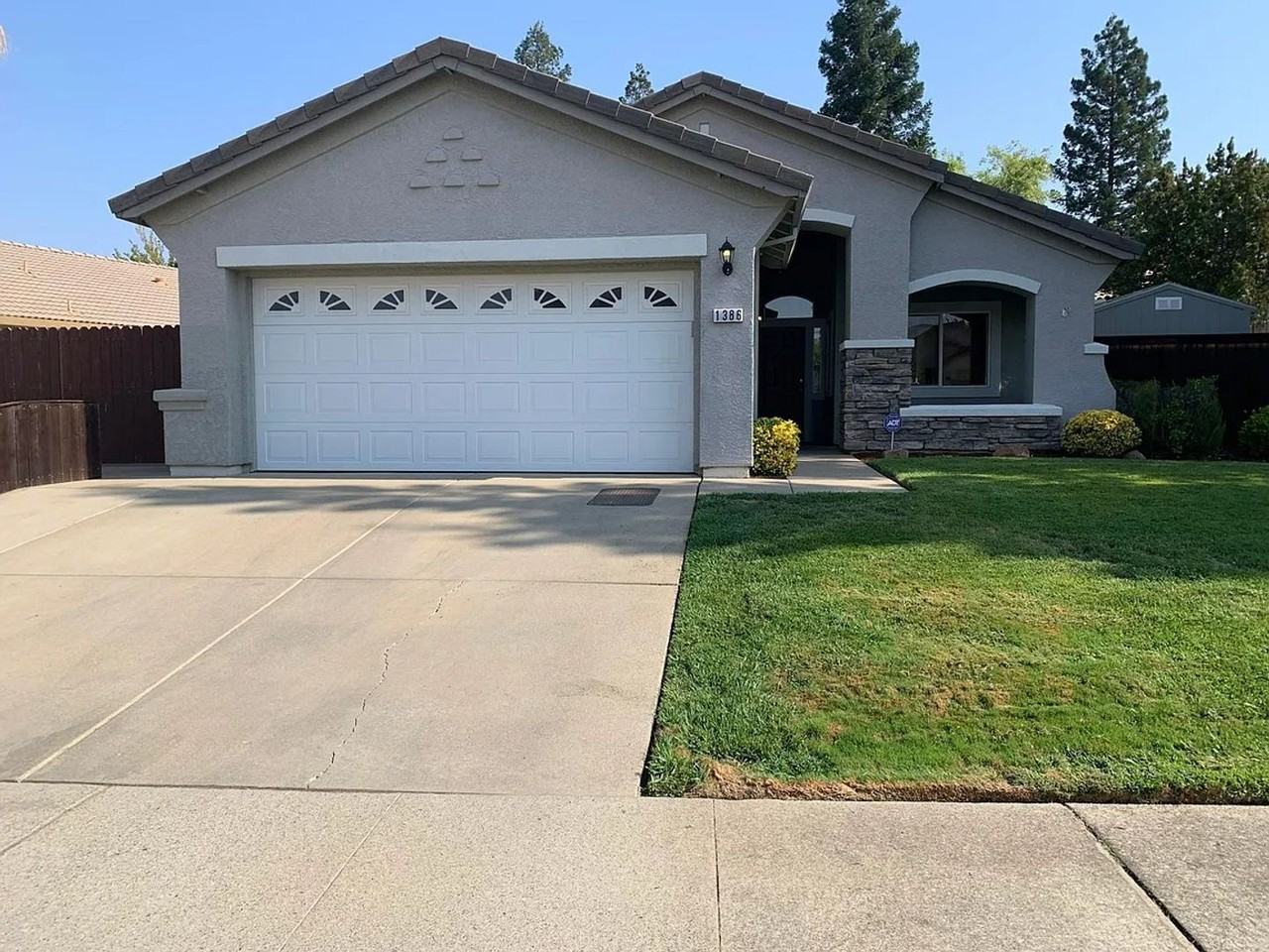 1386 Kerslake Cir - Photo 2 of 7