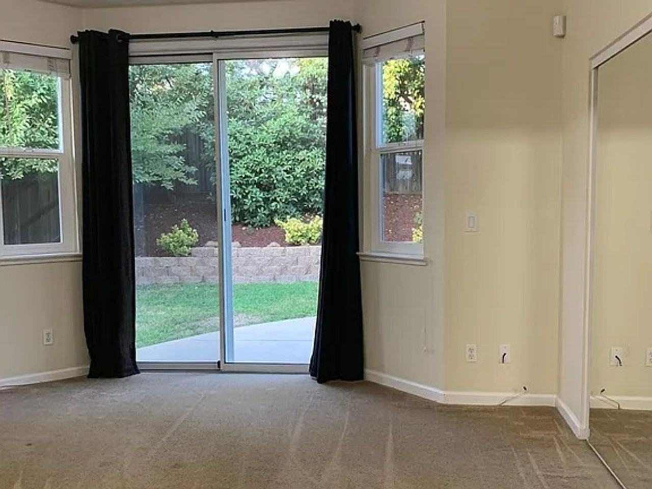 1386 Kerslake Cir - Photo 3 of 7