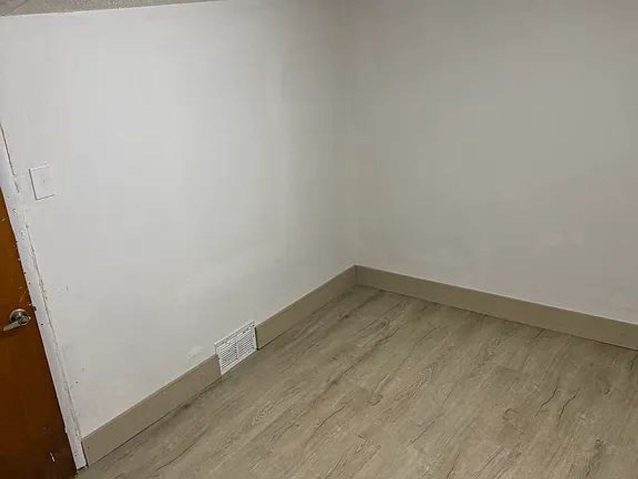 53 Chase St - Photo 3 of 9