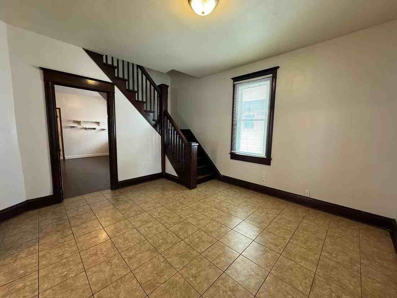 1407 E Reservoir St - Photo 3 of 9