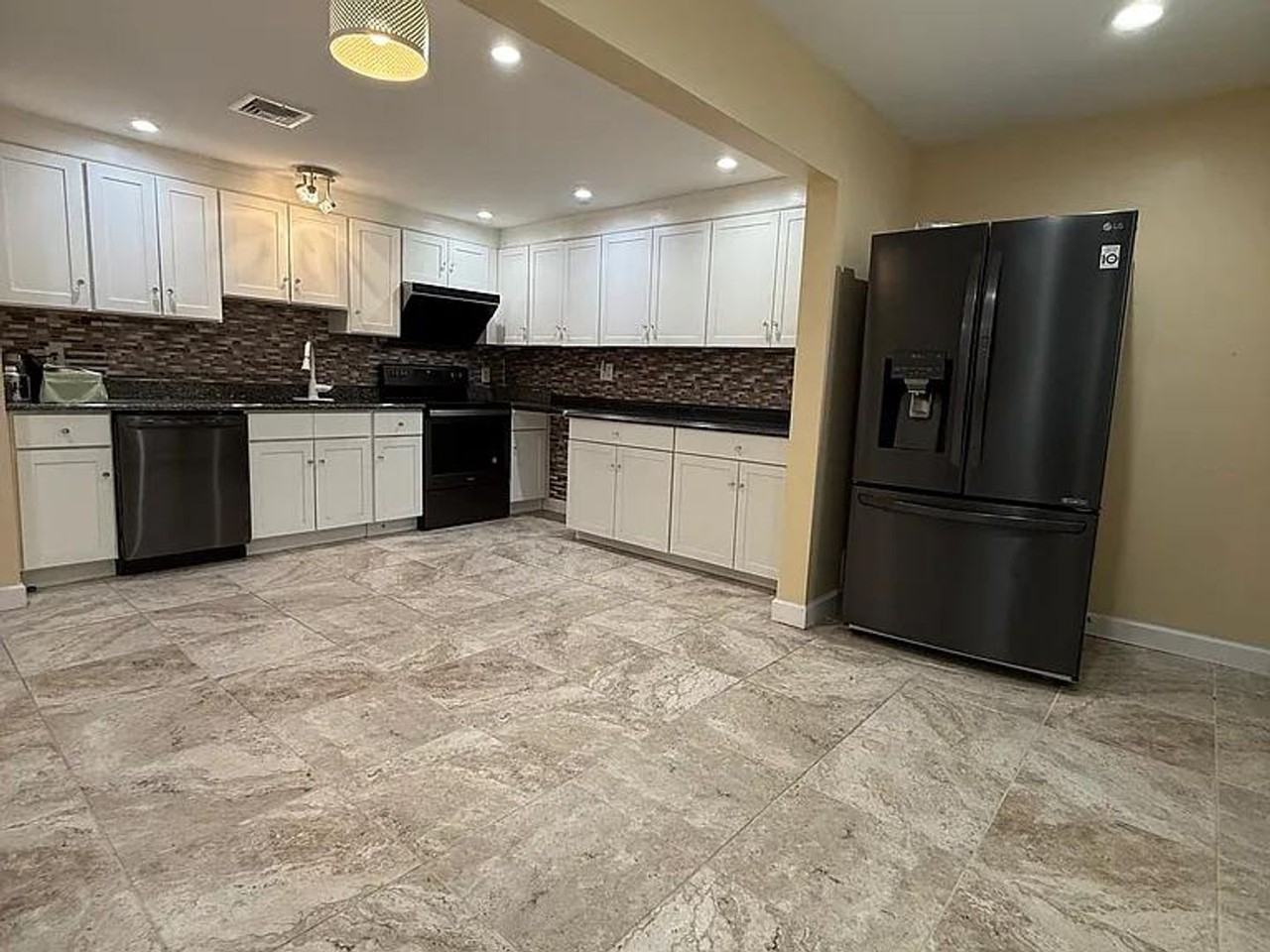 12 Cheryl Dr - Photo 3 of 10