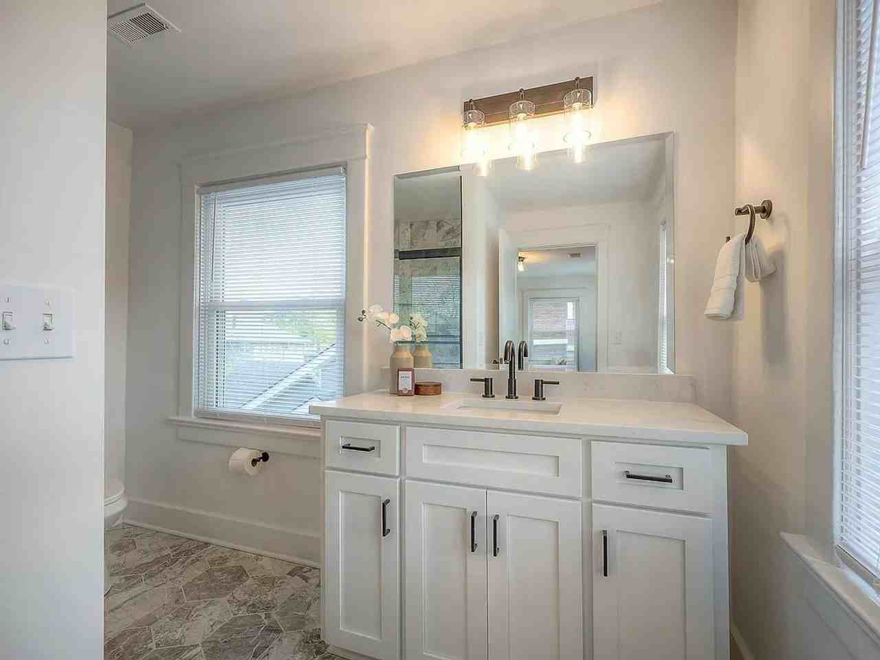 116 W 61st Ter - Photo 2 of 11