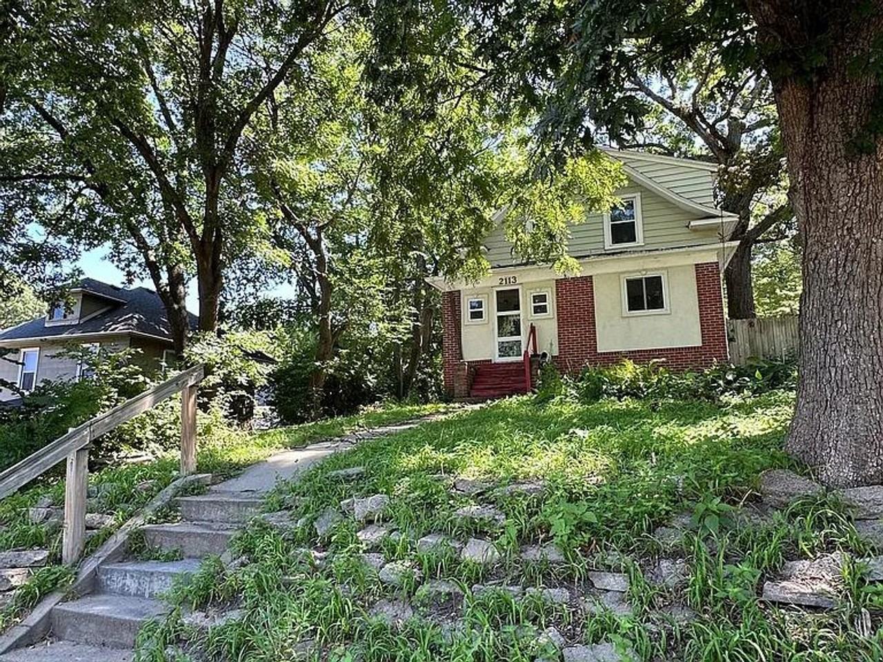 2113 Sw 9th St - Photo 2 of 17