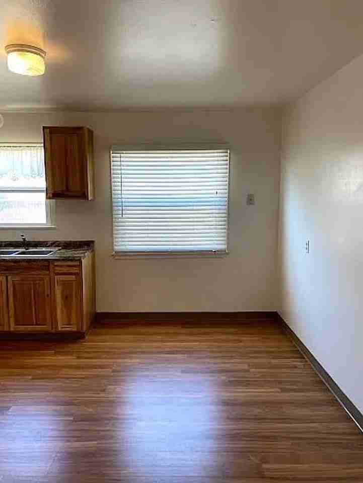 405 S Orange St - Photo 3 of 7