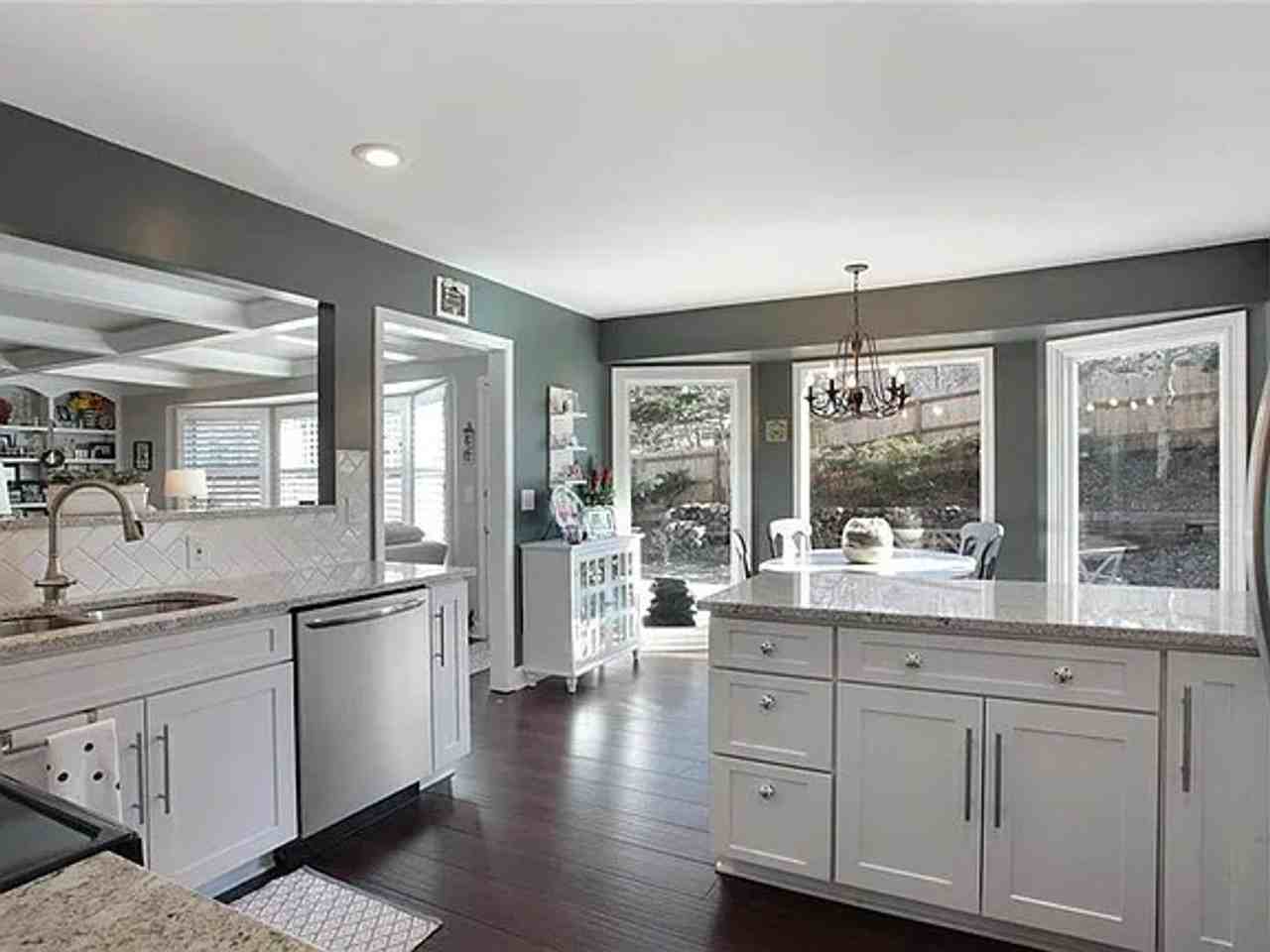 4411 Nw Normandy Ln - Photo 3 of 18