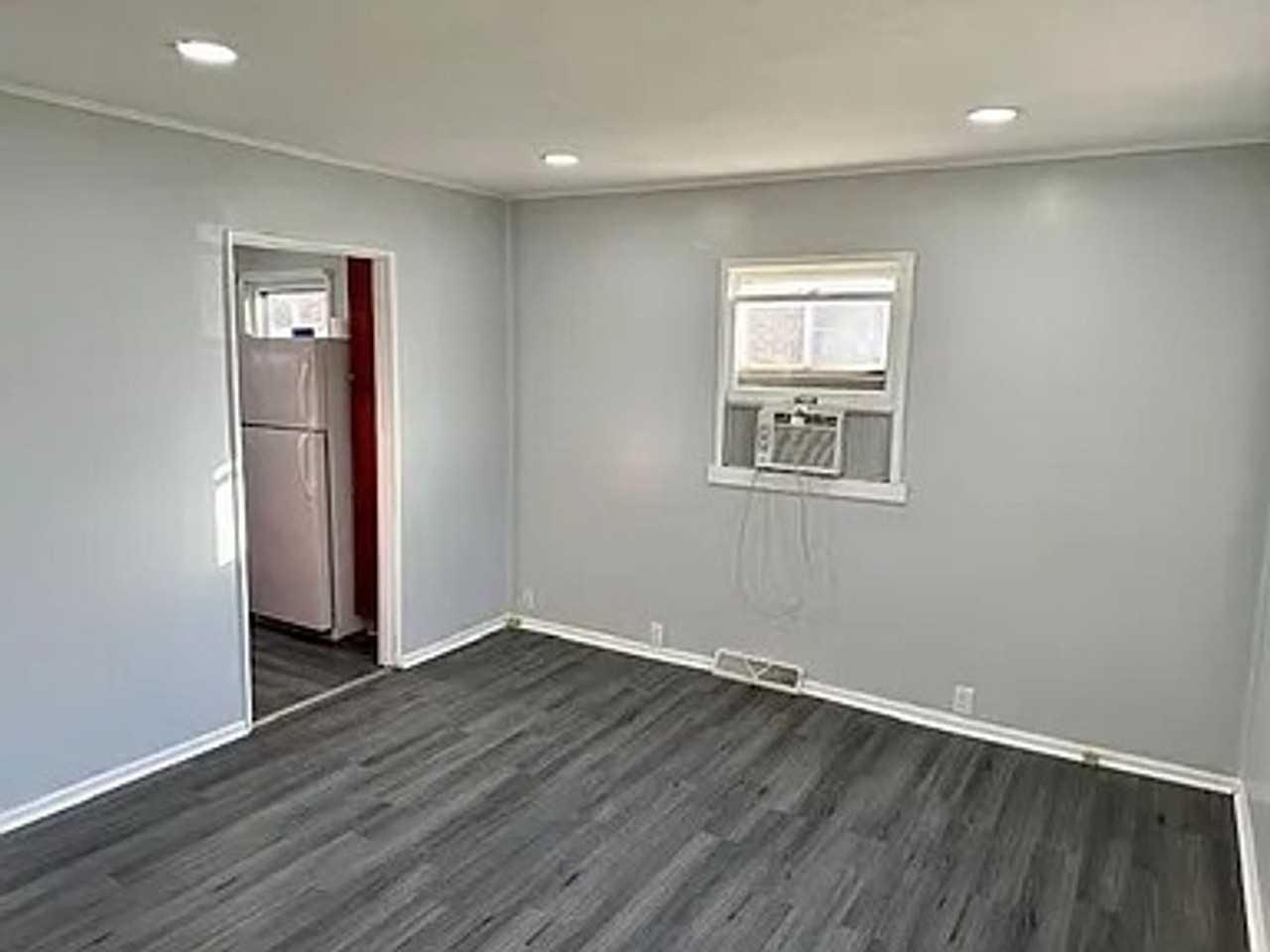 108 Earl Ave - Photo 2 of 6