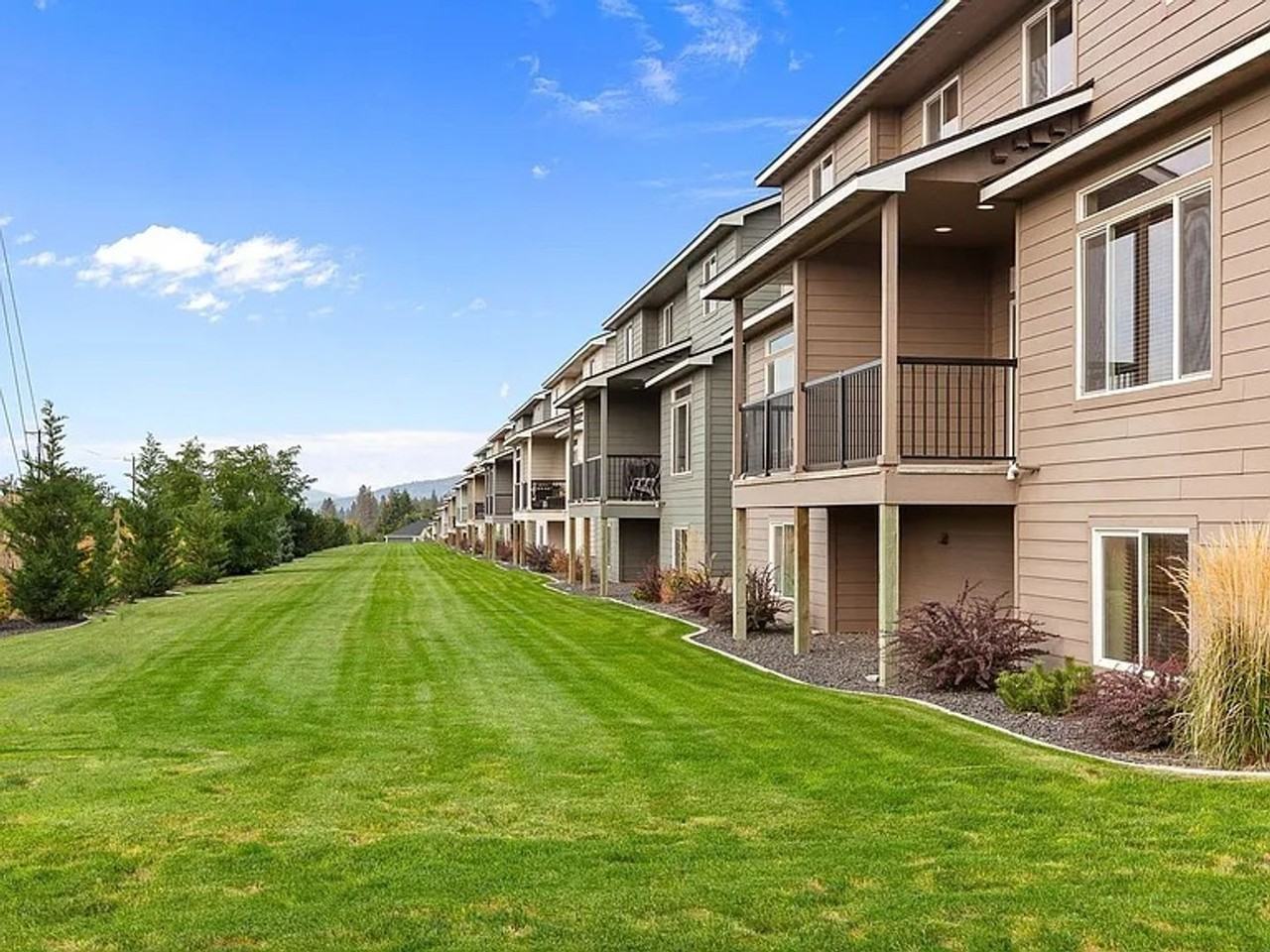 8665 N Farmdale St - Photo 3 of 15