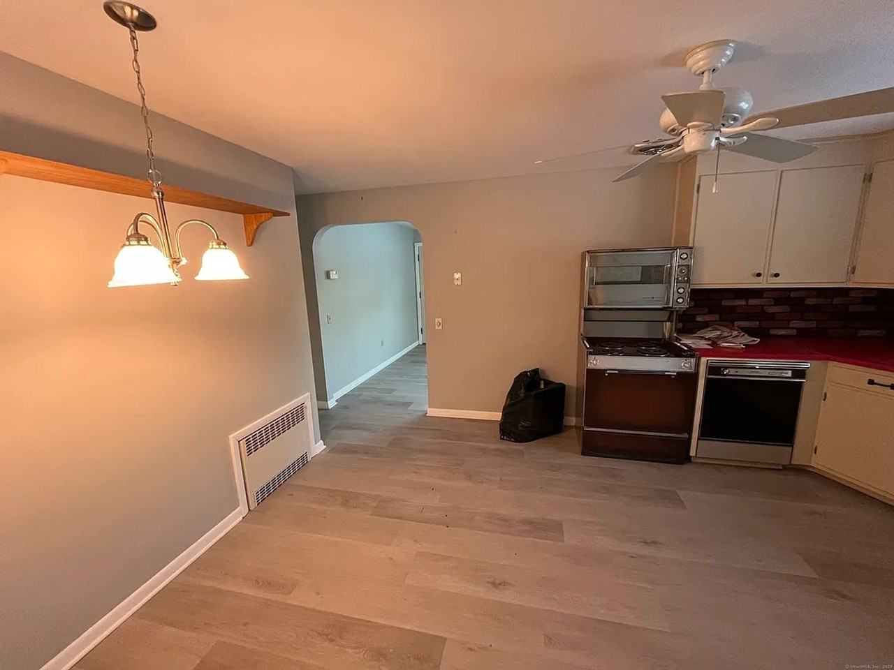 43 Arrowhead Dr - Photo 3 of 11