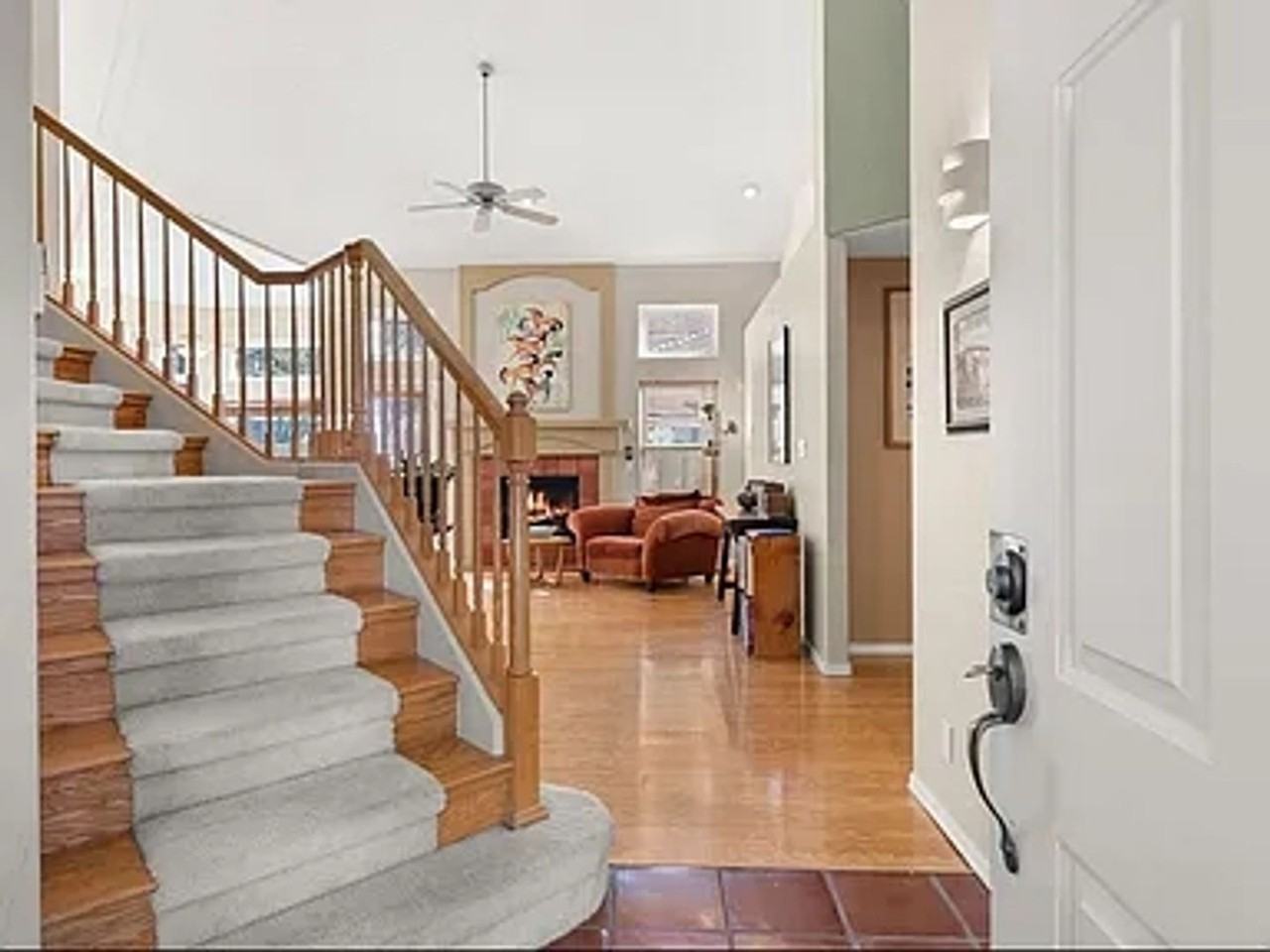 1402 Canyon Hills Dr Ne - Photo 3 of 27