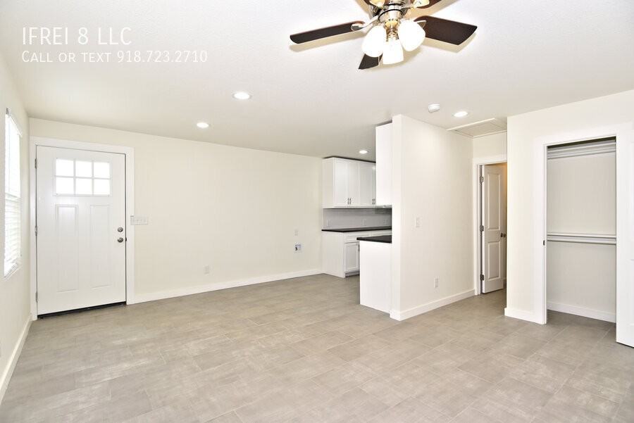 208 1/2 E Young Pl - Photo 2 of 13