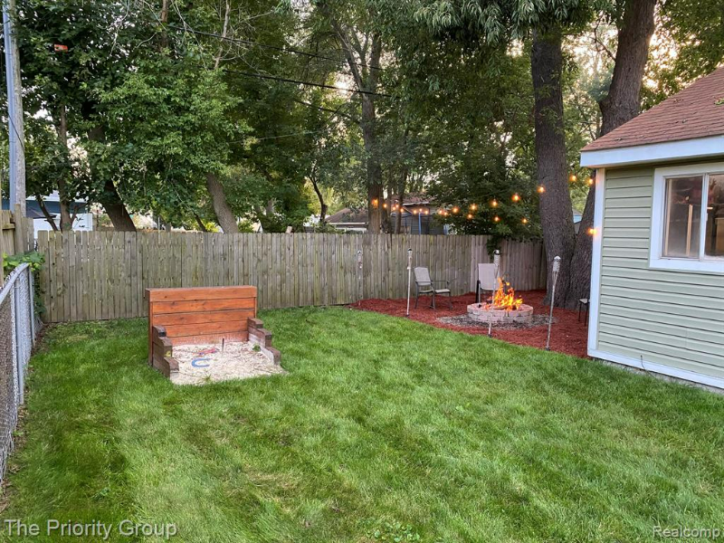 6365 Saline Dr - Photo 3 of 20