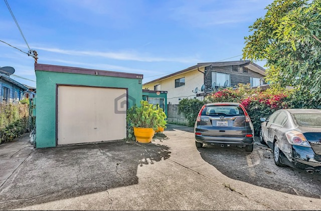 923 41st St #923 - Photo 3 of 18