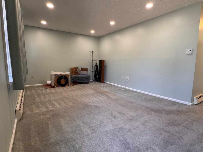 566 E 7th St - Photo 2 of 20