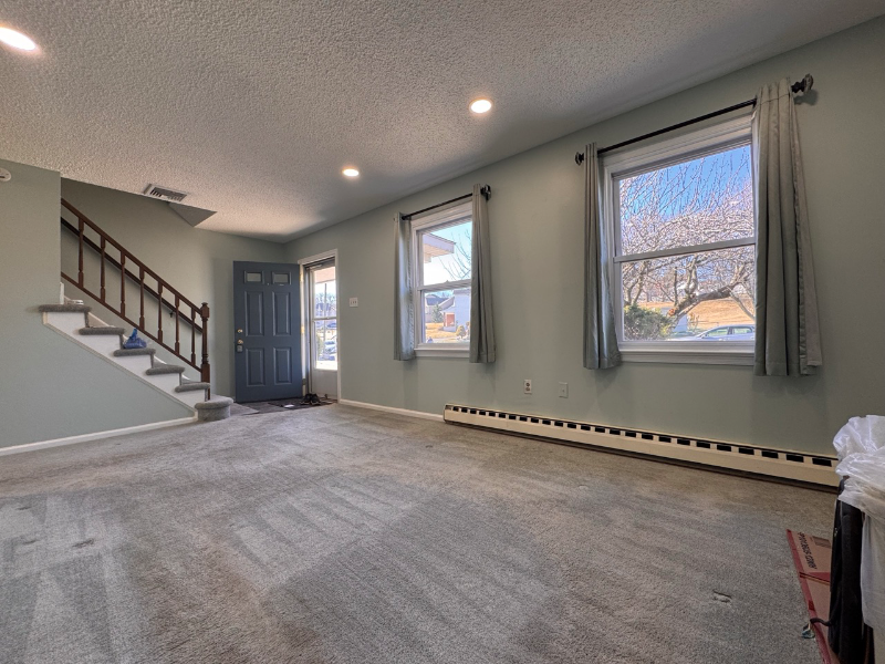 566 E 7th St - Photo 3 of 20