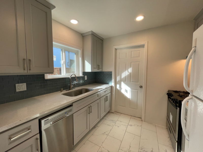 401 Standish St - Photo 3 of 20