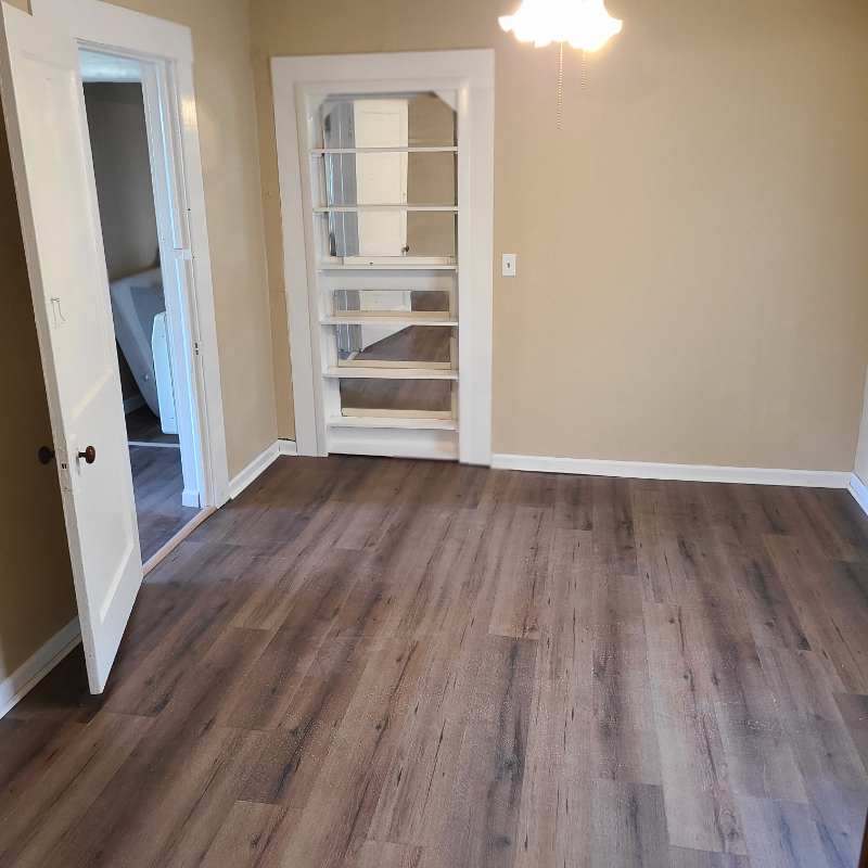 2300 W Jefferson St - Photo 5 of 20