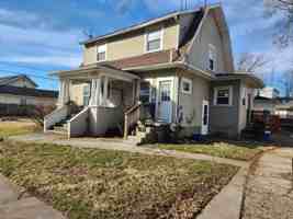 featured image of 224 1/2 Superior St