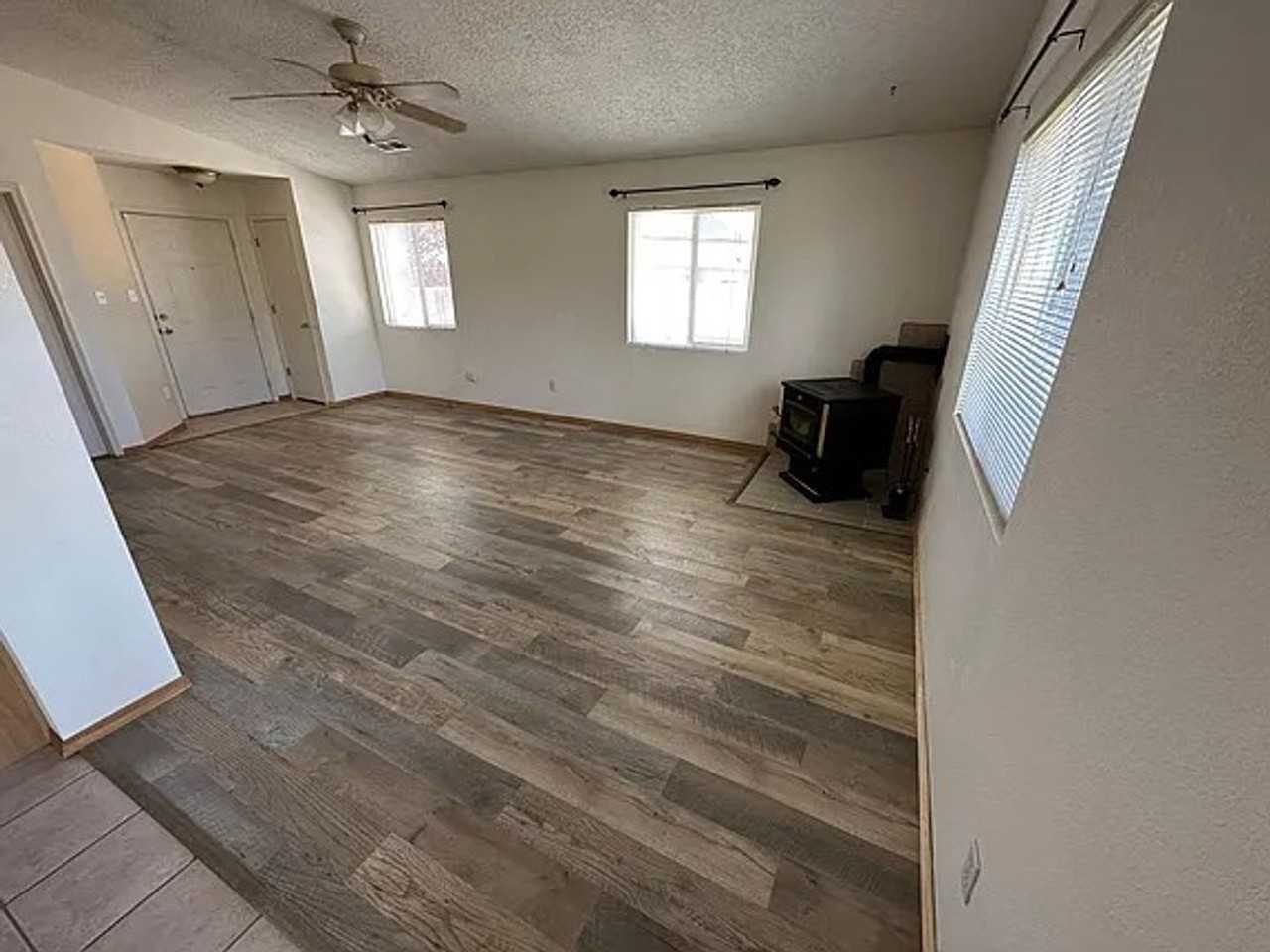 400 Adirondack Pl Se - Photo 2 of 7