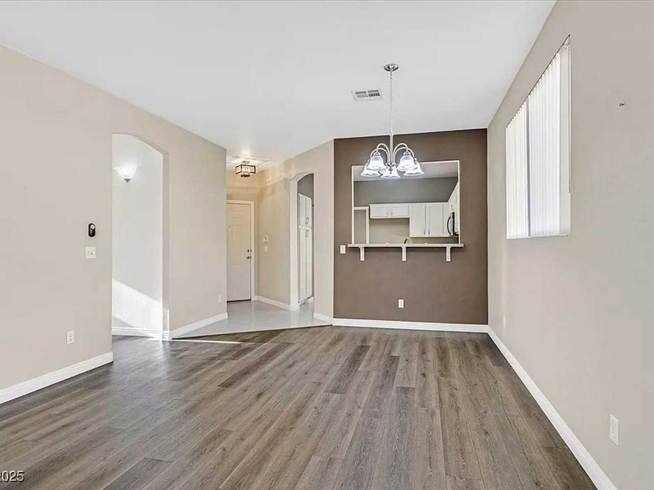 2687 Hollowvale Ln - Photo 2 of 12