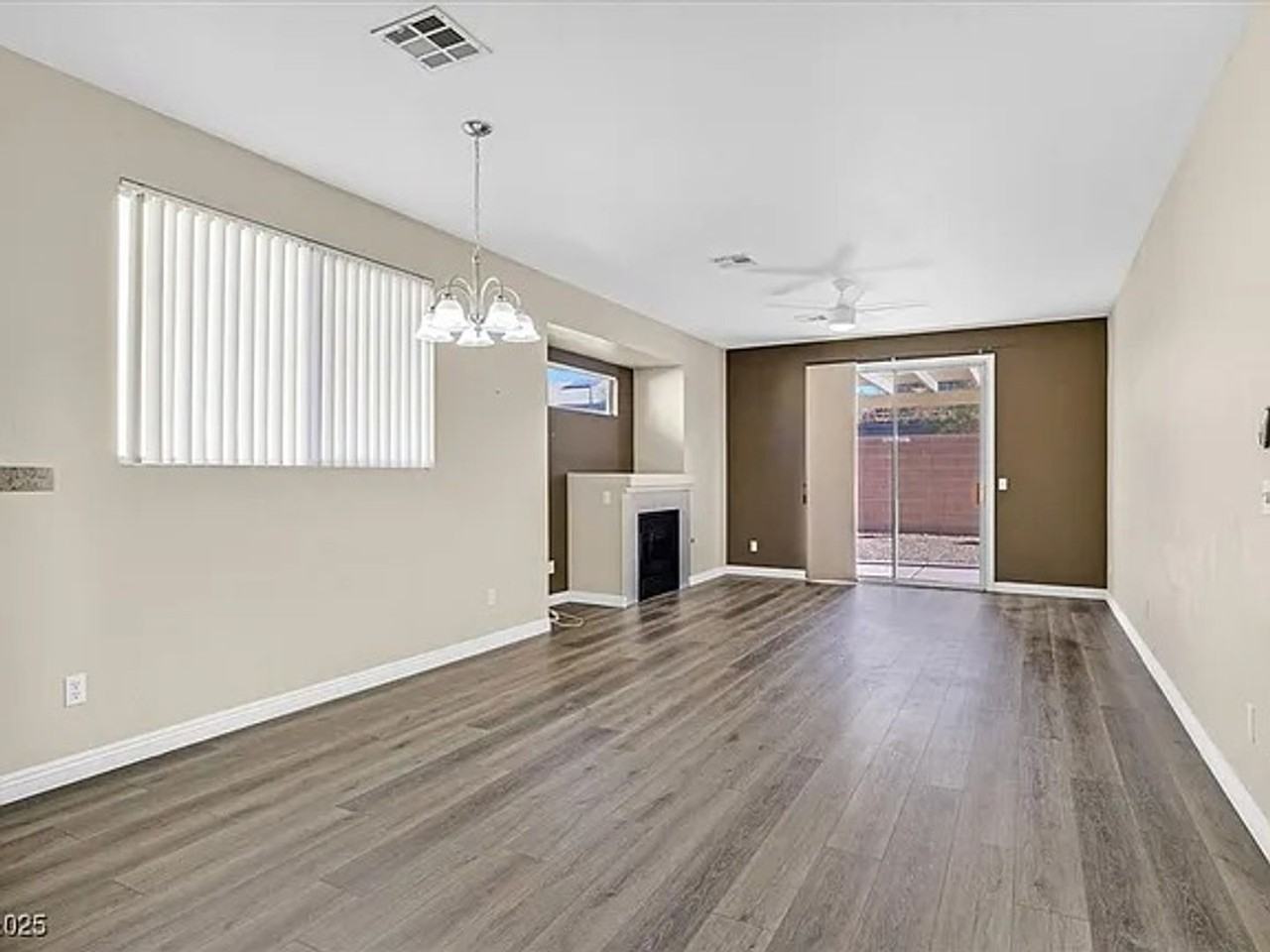 2687 Hollowvale Ln - Photo 3 of 12