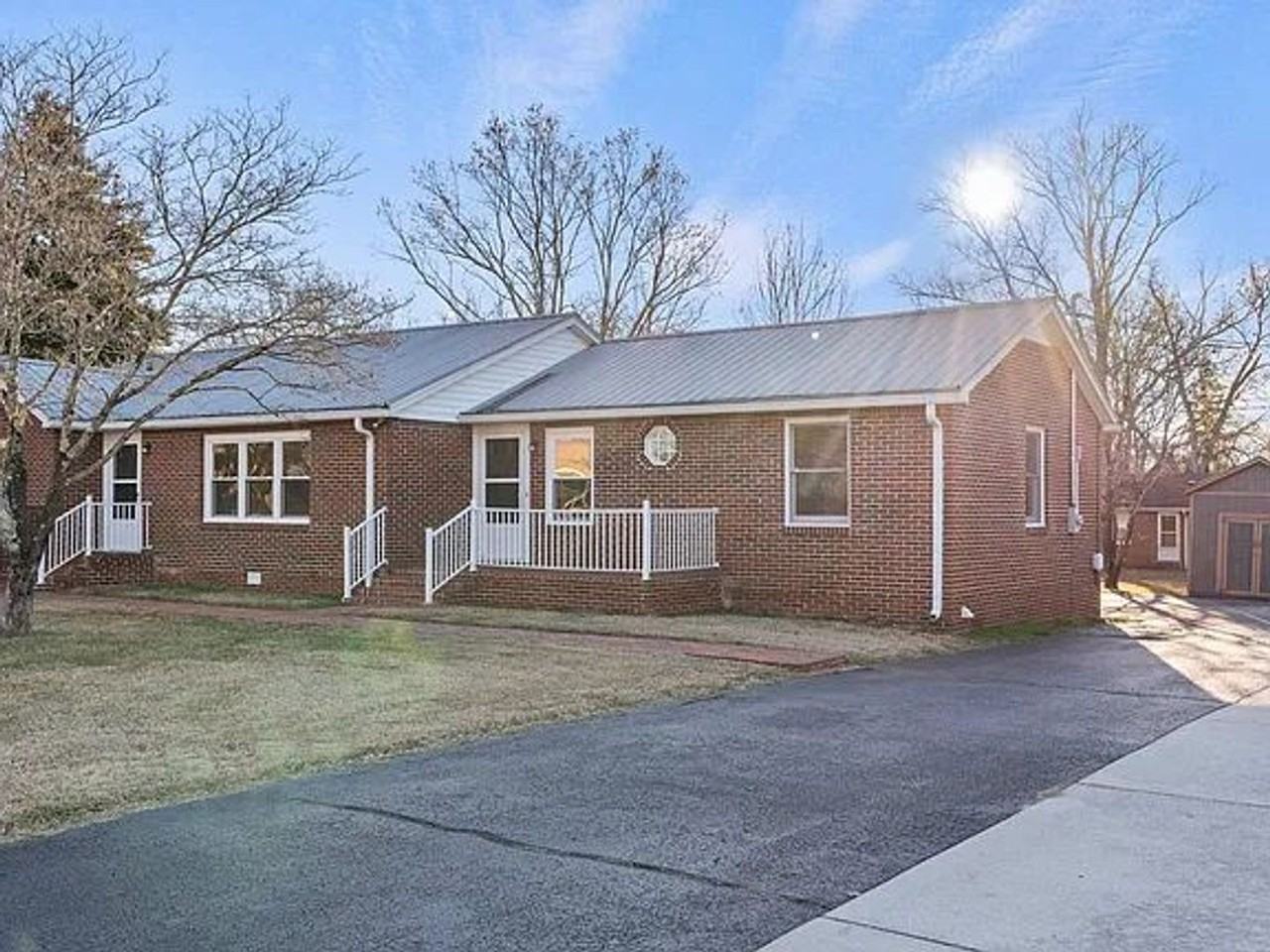 806 Pleasant View Dr - Photo 2 of 15