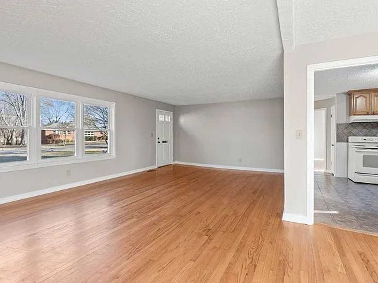 806 Pleasant View Dr - Photo 3 of 15