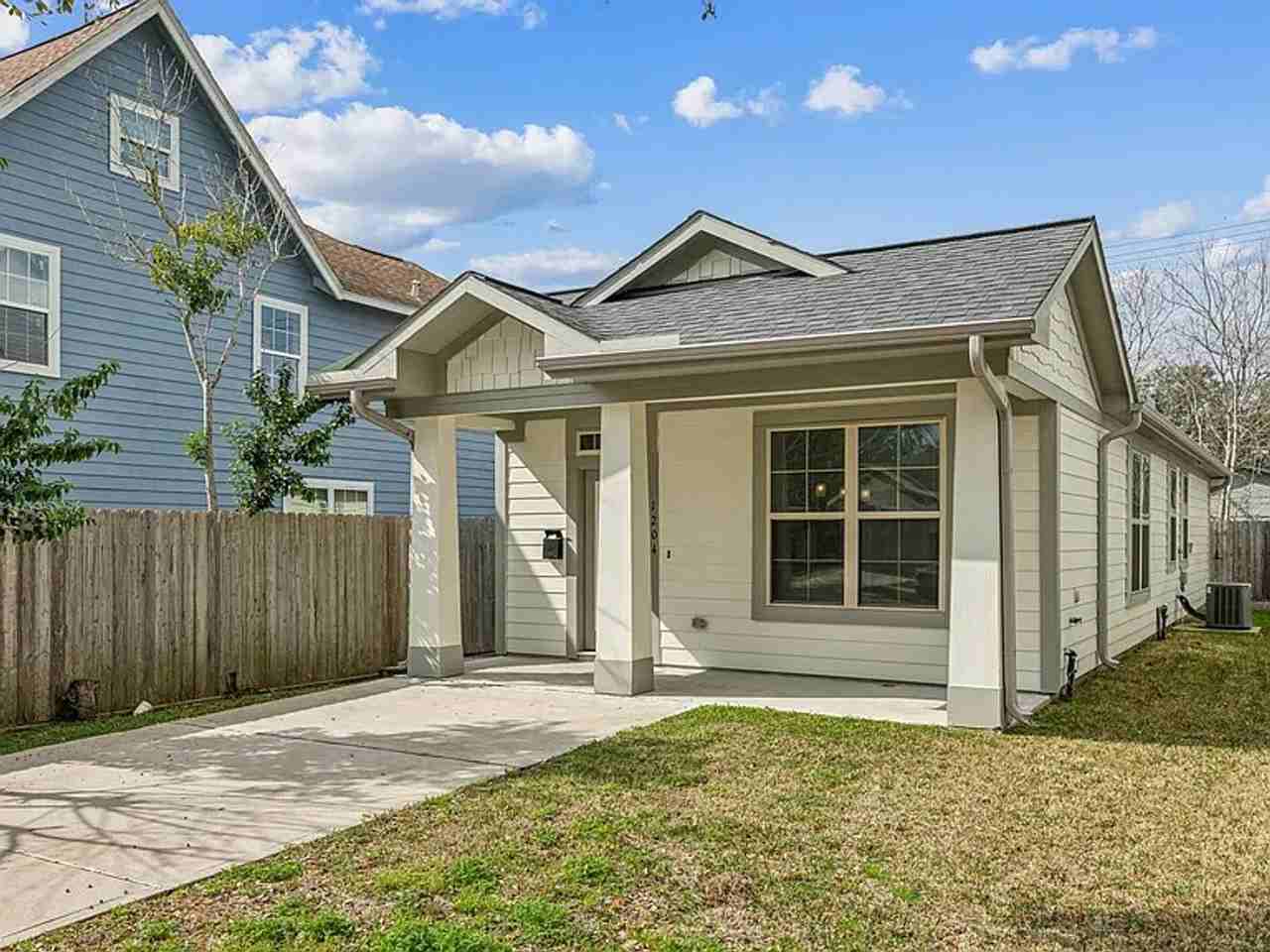 1204 3rd St - Photo 2 of 13