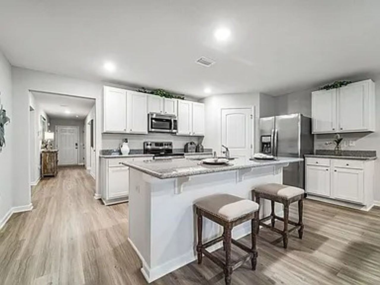 9907 Cali Ln - Photo 2 of 6