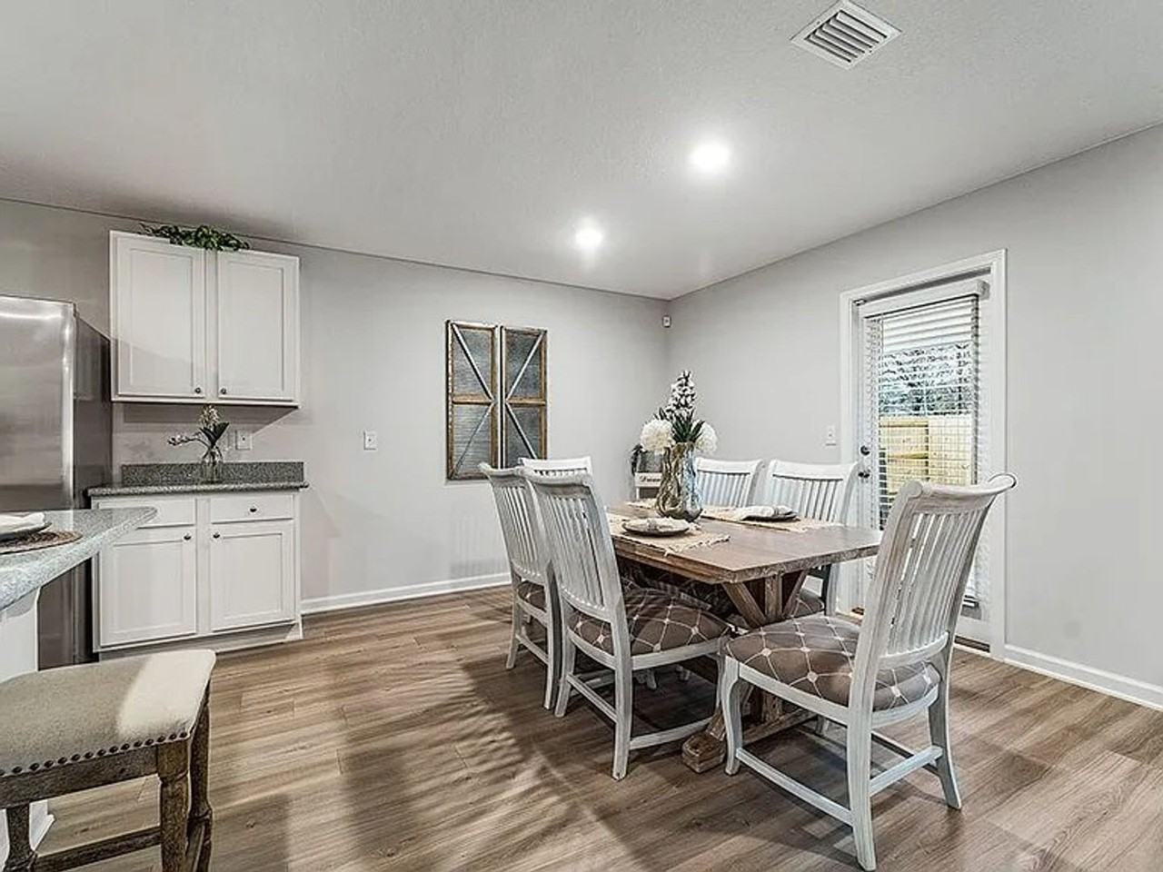 9907 Cali Ln - Photo 3 of 6