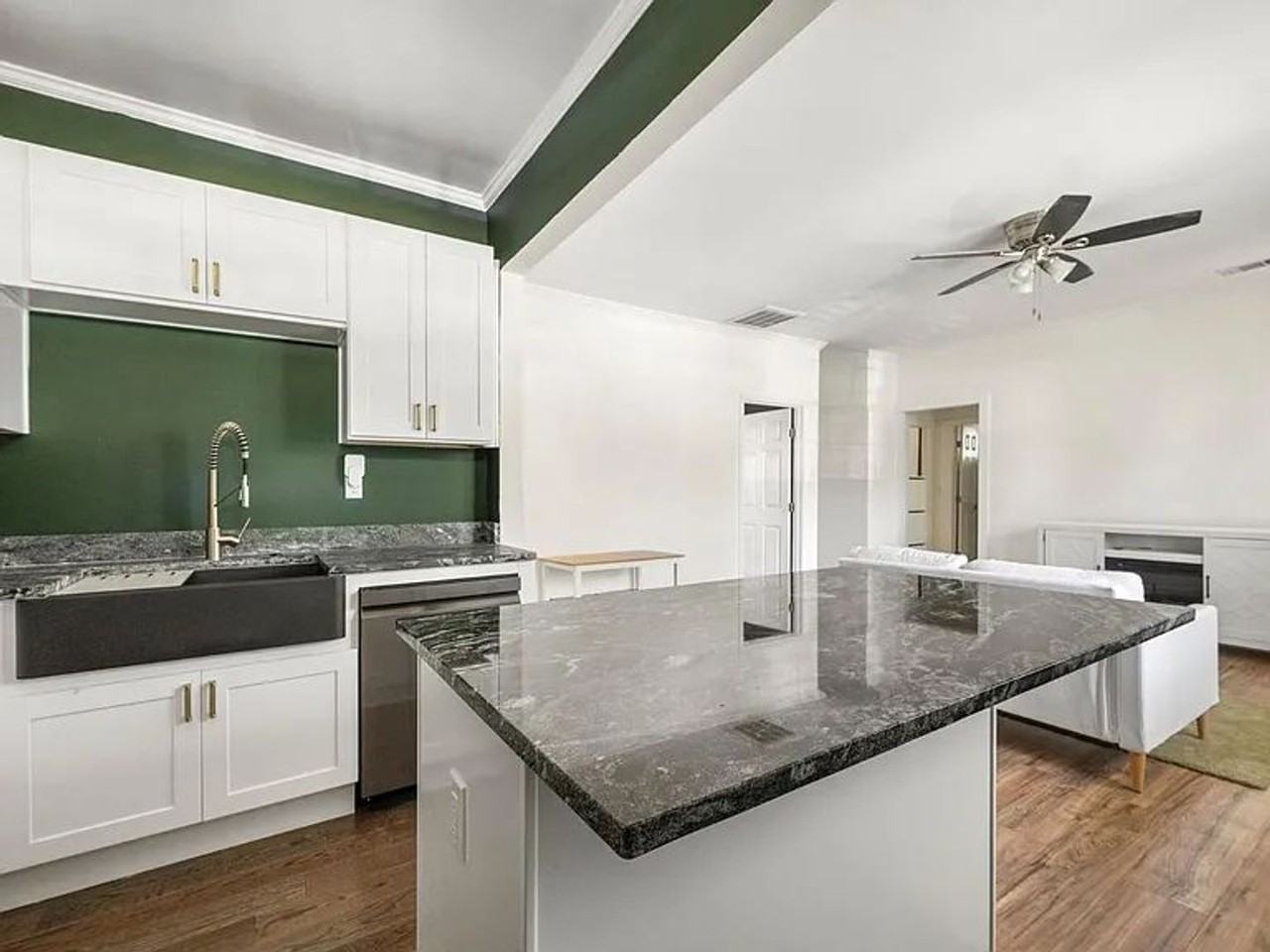 1612 Olympian Cir Sw - Photo 3 of 17