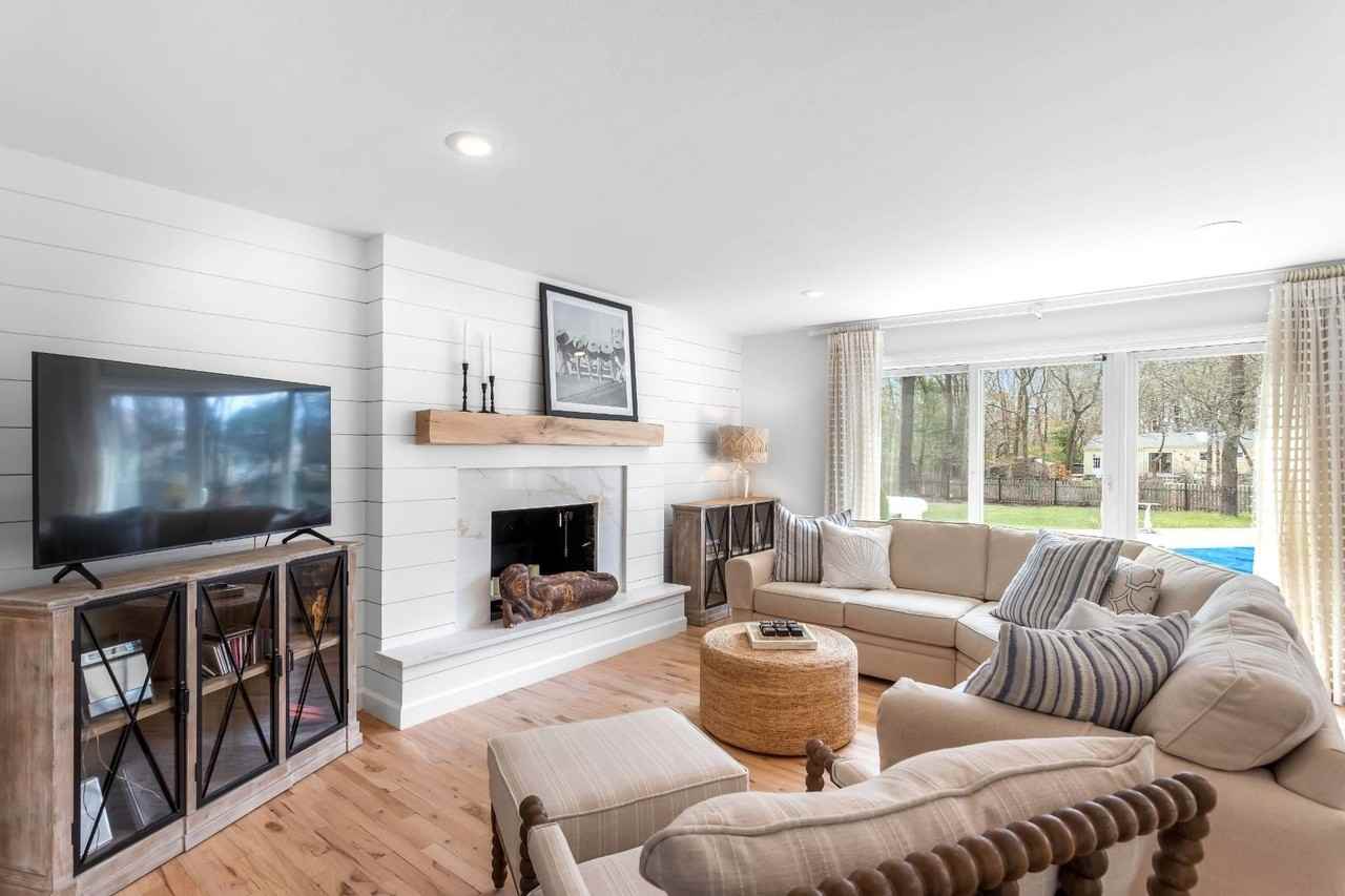 15 Birchwood Ln - Photo 2 of 12