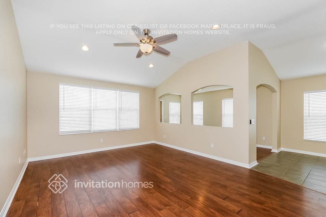 1817 Raven Glen Dr - Photo 3 of 17