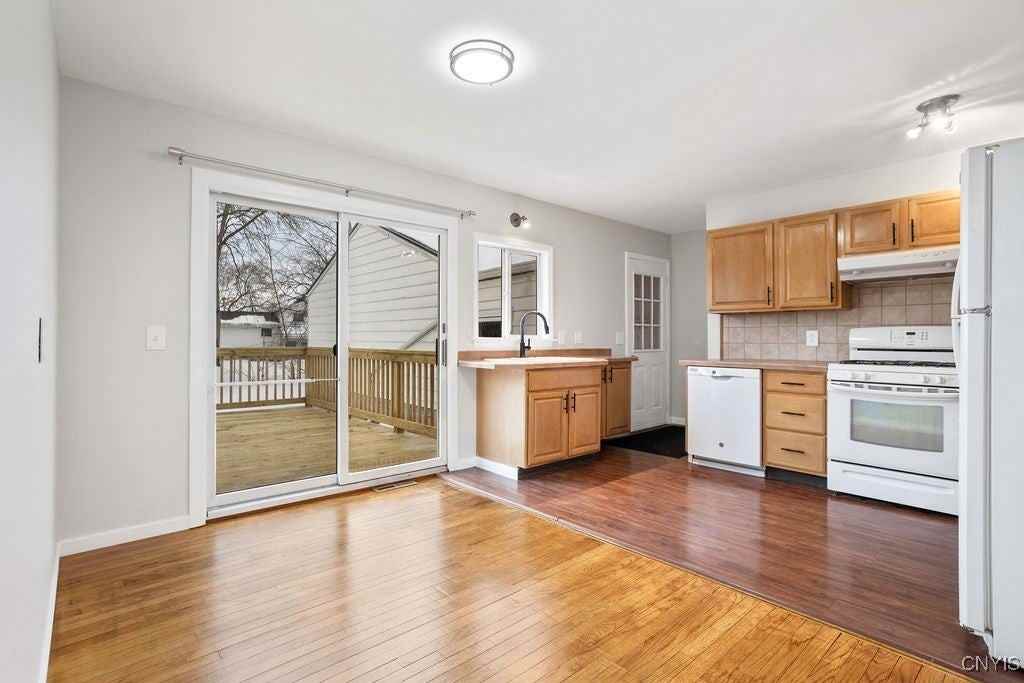 7867 Lancewood Dr - Photo 6 of 39