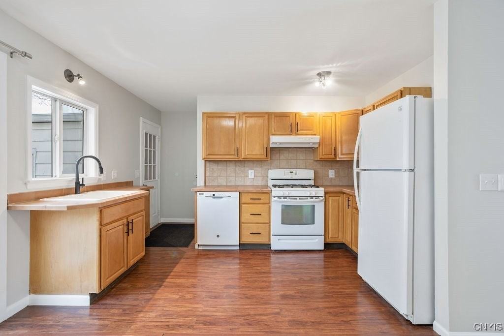 7867 Lancewood Dr - Photo 7 of 39