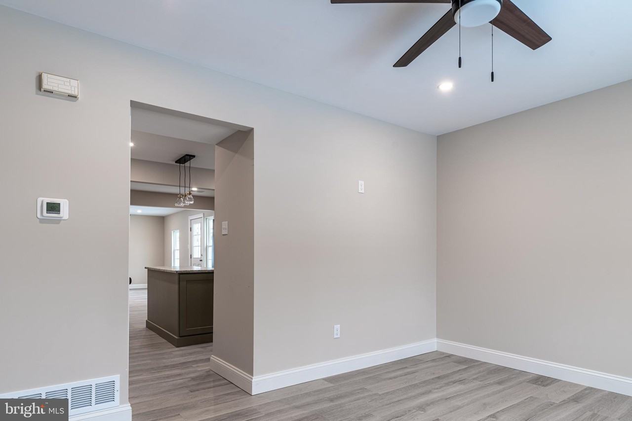 212 Cedar Dr - Photo 3 of 24