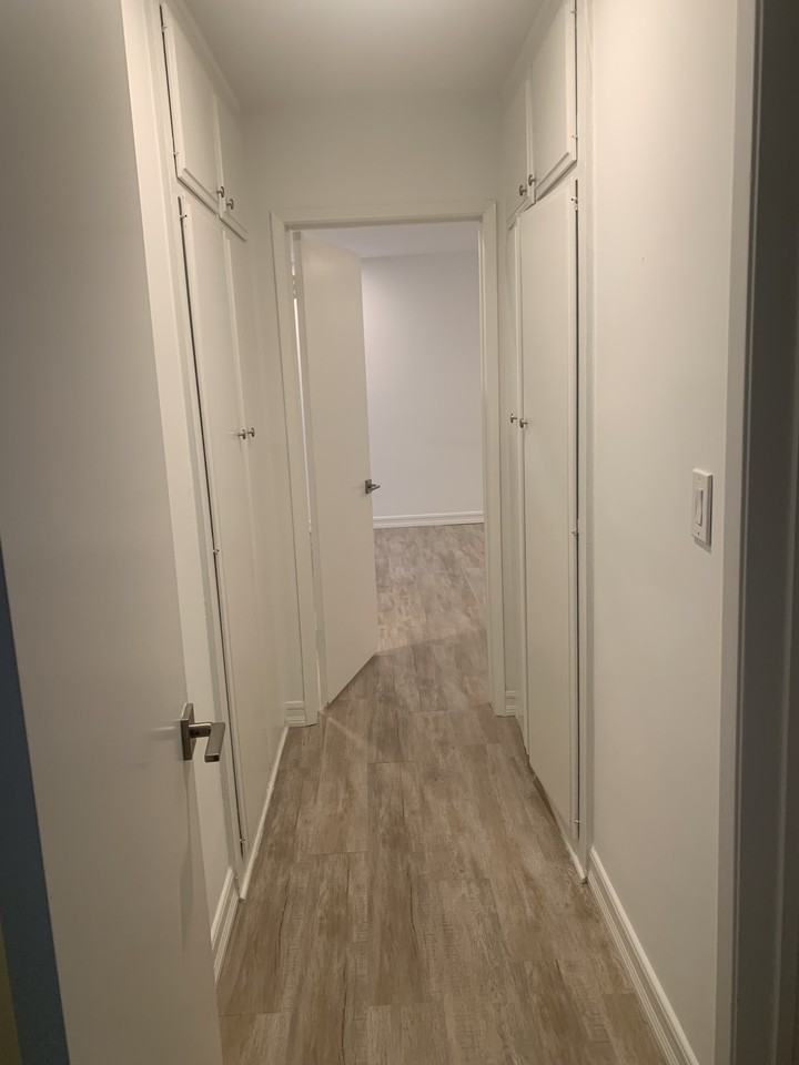 Cosmopolitan on Kings - Photo 3 of 11