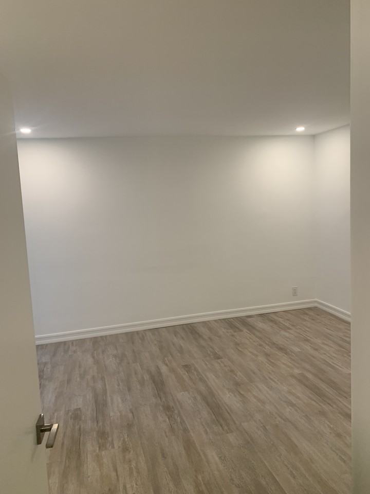 Cosmopolitan on Kings - Photo 4 of 11