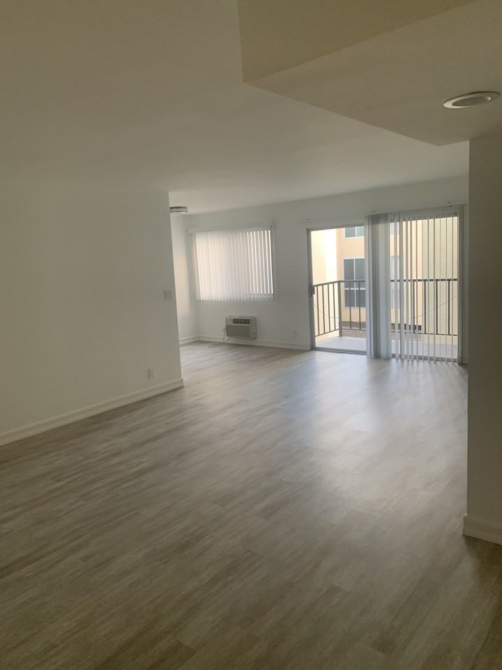 Cosmopolitan on Kings - Photo 5 of 11