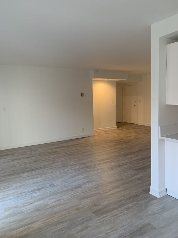 Cosmopolitan on Kings - Photo 7 of 11