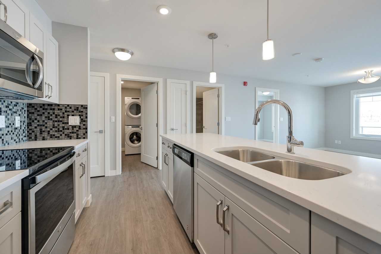 Essence At Windermere South - Photo 2 of 23