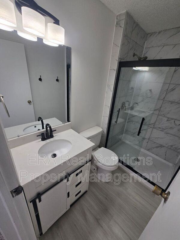 939 Timothy Ct - Photo 3 of 36
