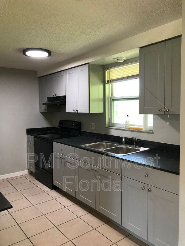 131 W Perry Ln - Photo 6 of 16