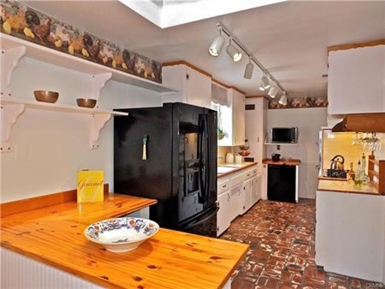 680 N Cambridge St - Photo 4 of 34