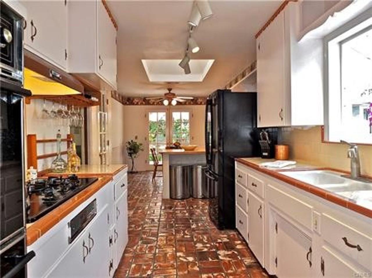 680 N Cambridge St - Photo 6 of 34