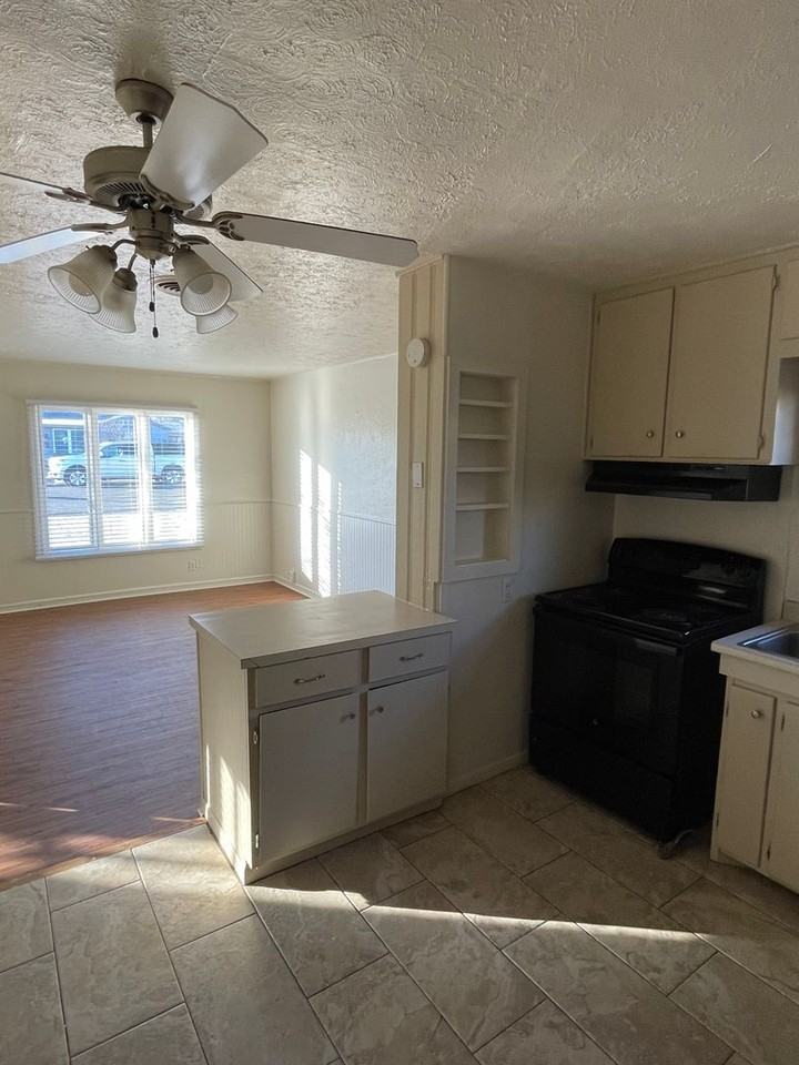 4802 39th St #A - Photo 5 of 18